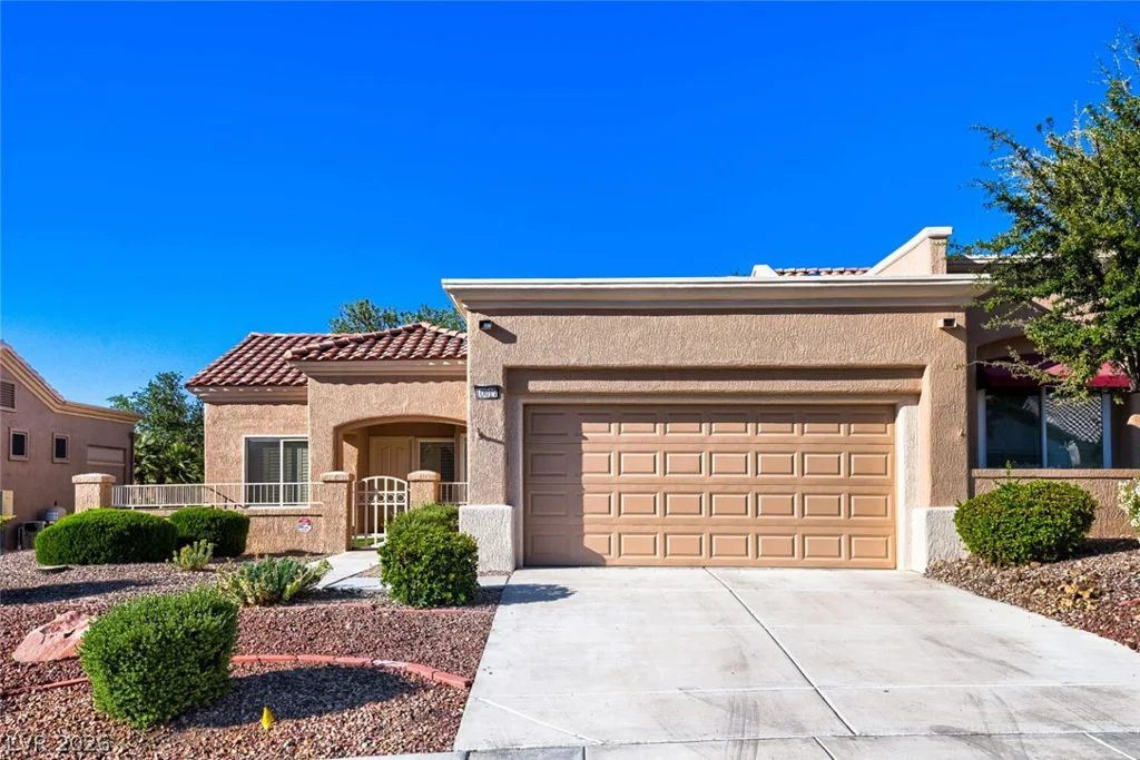 10017 Hunter Springs, Las Vegas, NV 89134