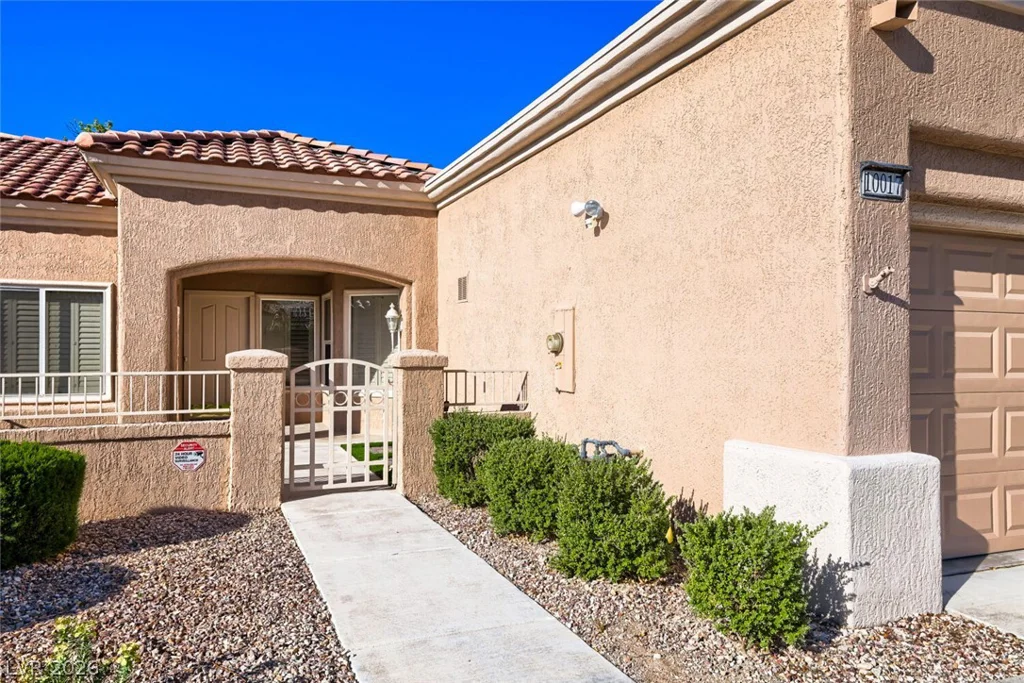 10017 Hunter Springs, Las Vegas, NV 89134