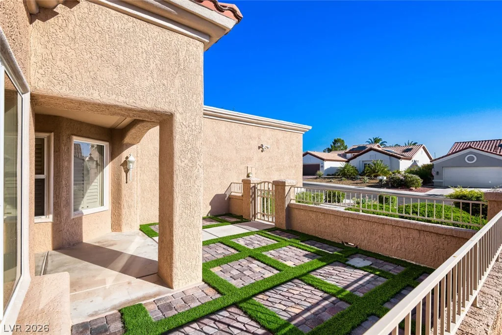 10017 Hunter Springs, Las Vegas, NV 89134