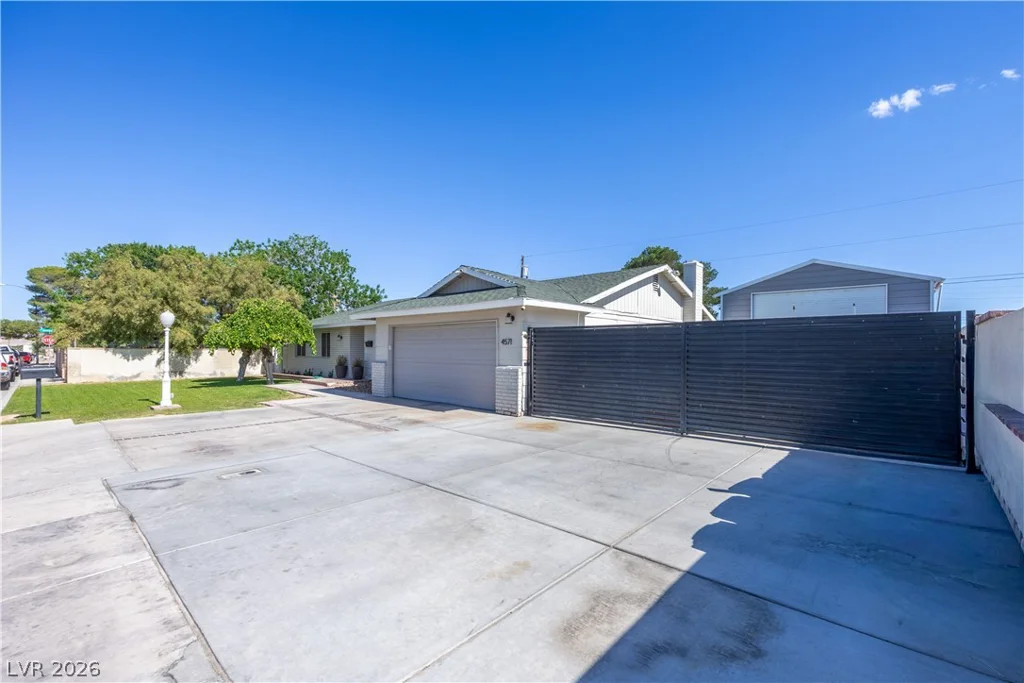 4571 Cleveland, Las Vegas, NV 89104