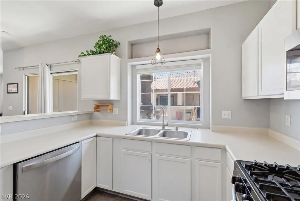 6913 Squaw Mountain, Las Vegas, NV 89130