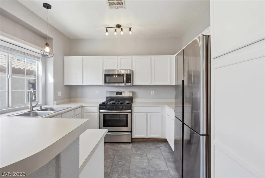 6913 Squaw Mountain, Las Vegas, NV 89130