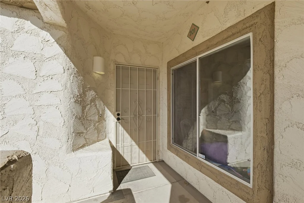 6913 Squaw Mountain, Las Vegas, NV 89130