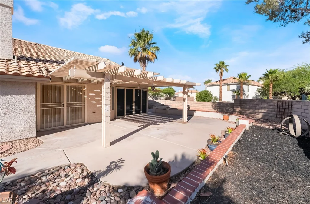 2733 Fire Water, Las Vegas, NV 89117