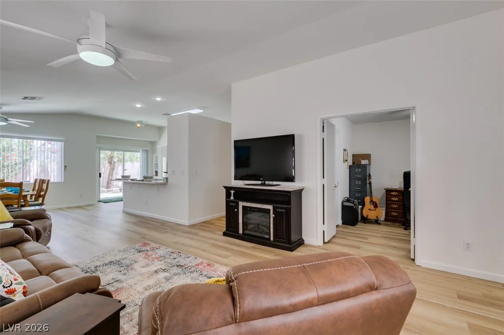 1274 Shimmering Glen, Henderson, NV 89014