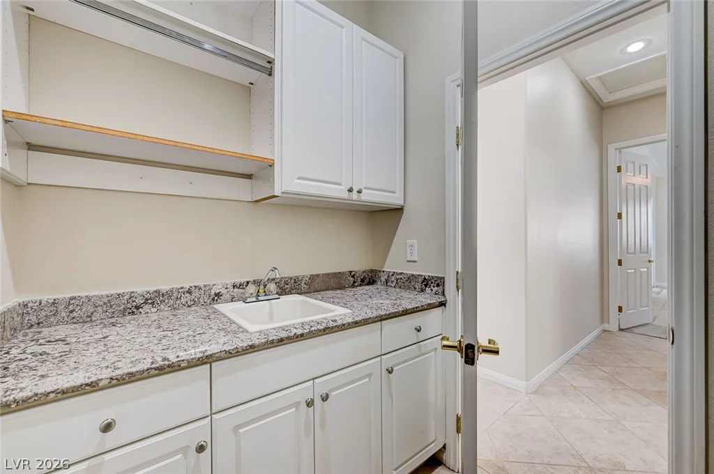 7922 Carson Creek, Las Vegas, NV 89113