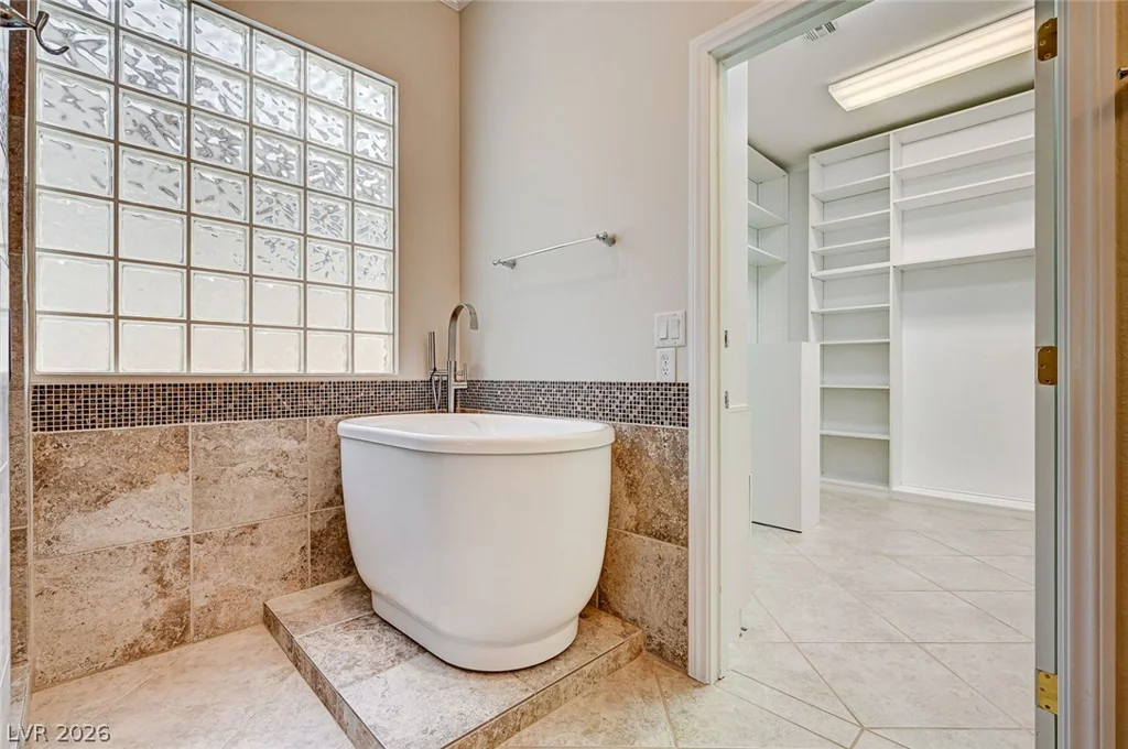 7922 Carson Creek, Las Vegas, NV 89113