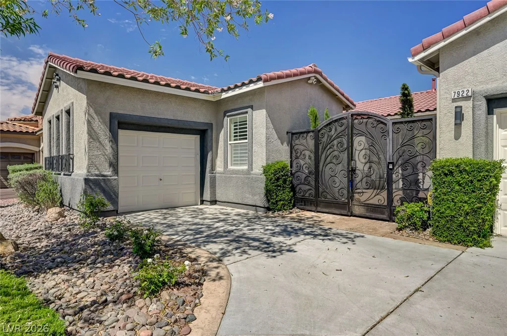 7922 Carson Creek, Las Vegas, NV 89113