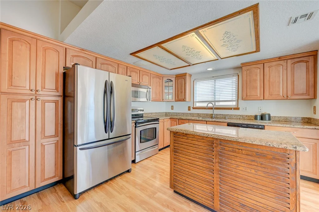 6635 Baywood, Las Vegas, NV 89103
