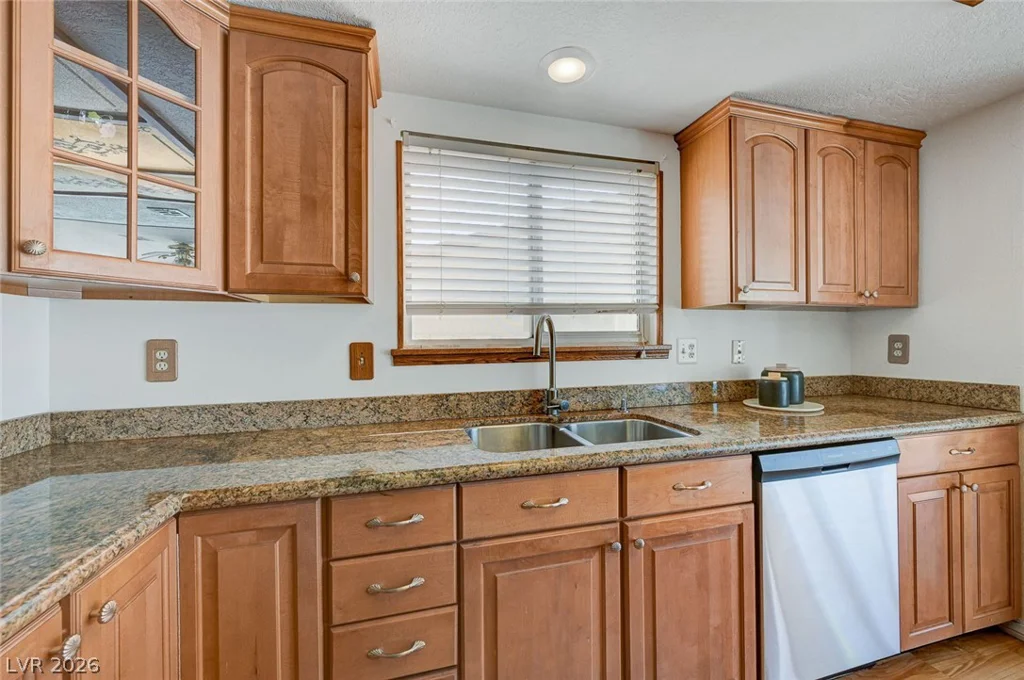 6635 Baywood, Las Vegas, NV 89103