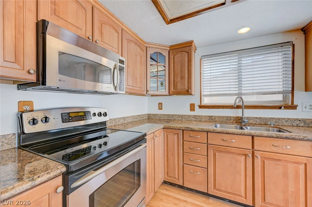 6635 Baywood, Las Vegas, NV 89103