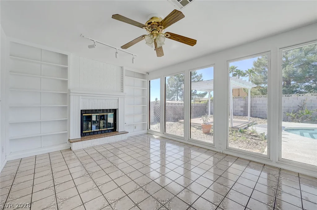 6635 Baywood, Las Vegas, NV 89103