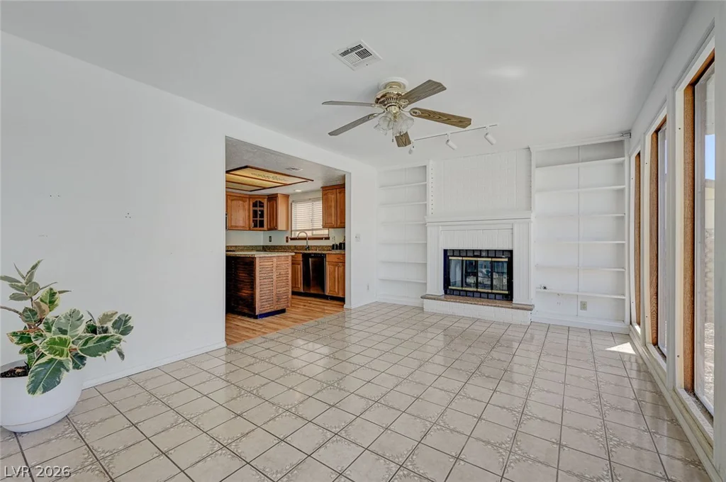 6635 Baywood, Las Vegas, NV 89103