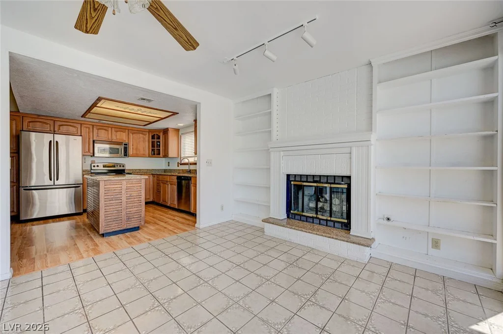 6635 Baywood, Las Vegas, NV 89103
