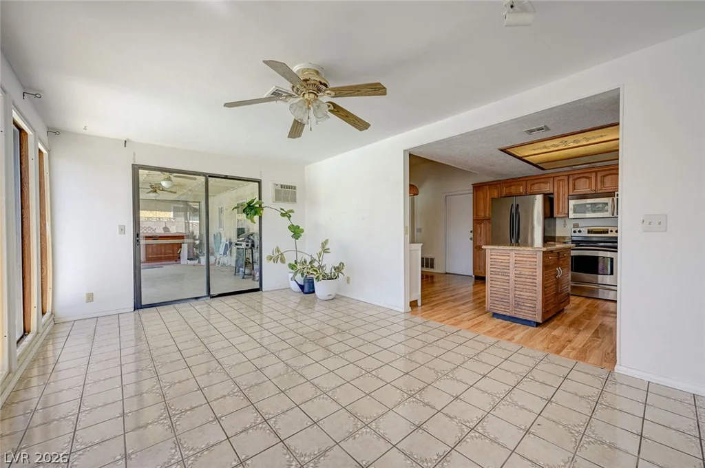 6635 Baywood, Las Vegas, NV 89103