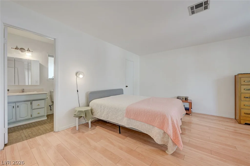 6635 Baywood, Las Vegas, NV 89103