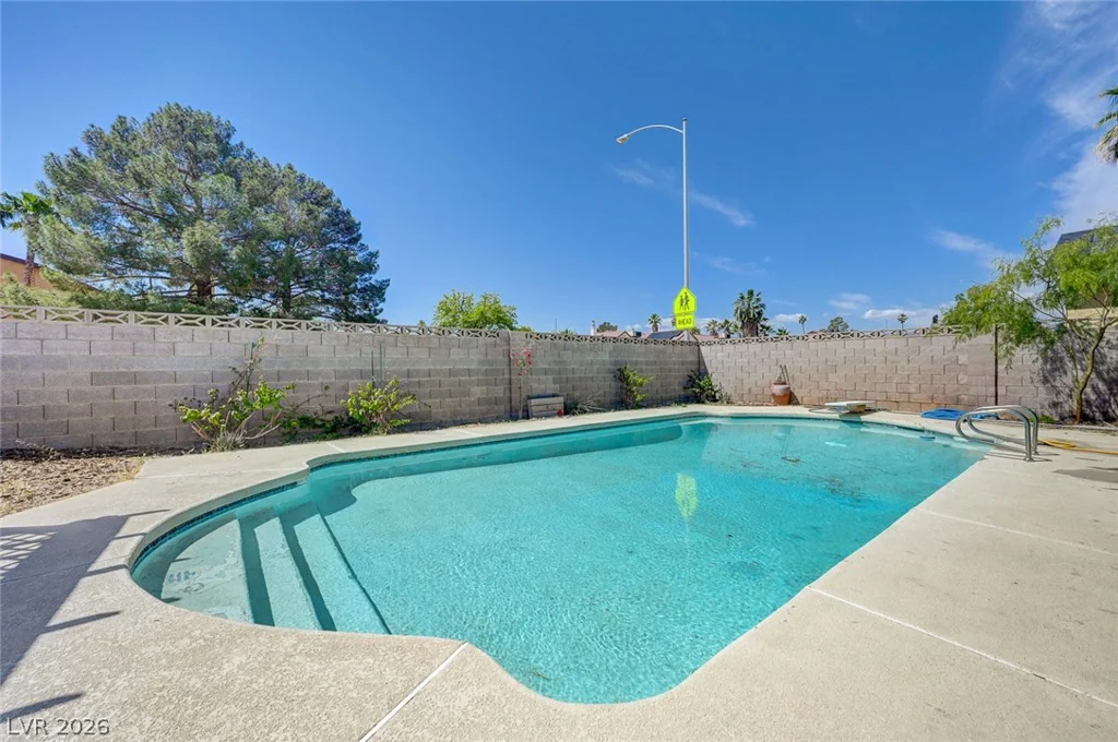 6635 Baywood, Las Vegas, NV 89103