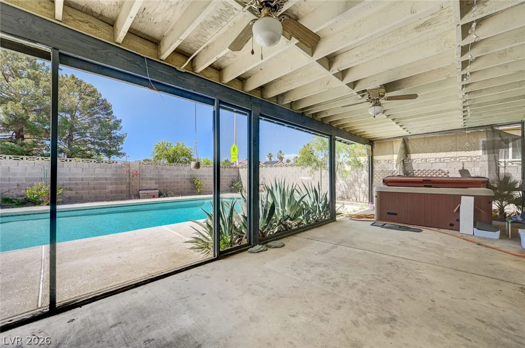 6635 Baywood, Las Vegas, NV 89103