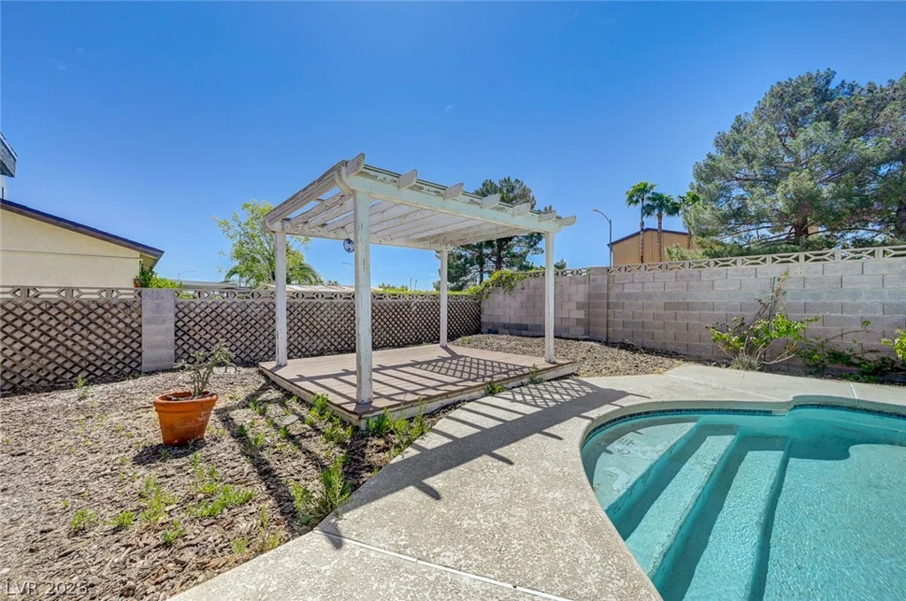6635 Baywood, Las Vegas, NV 89103