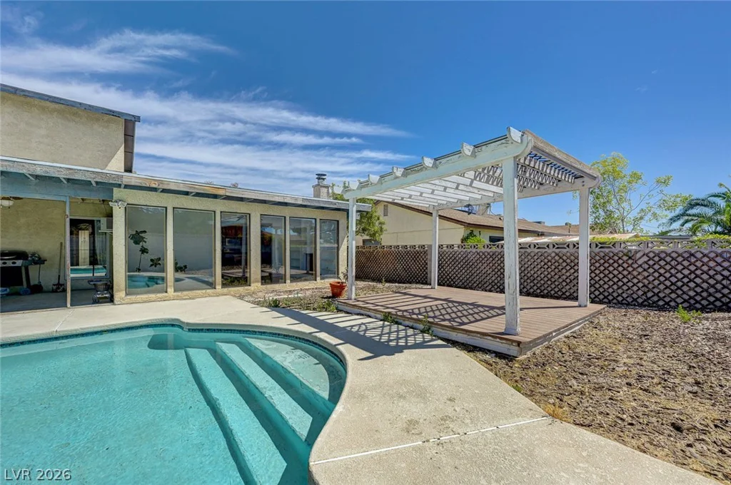 6635 Baywood, Las Vegas, NV 89103