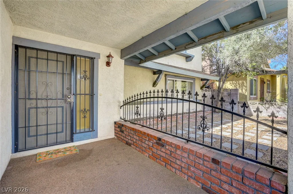 6635 Baywood, Las Vegas, NV 89103