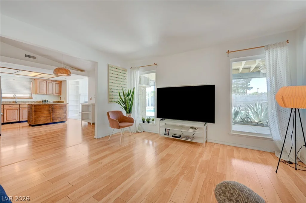 6635 Baywood, Las Vegas, NV 89103