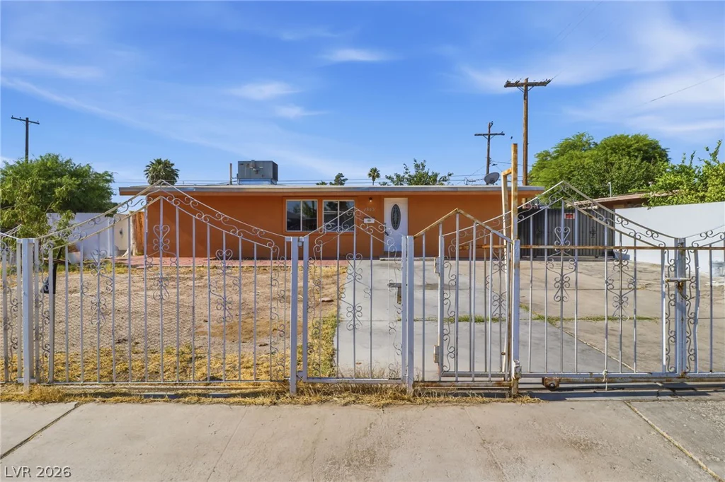 2843 Flower, North Las Vegas, NV 89030