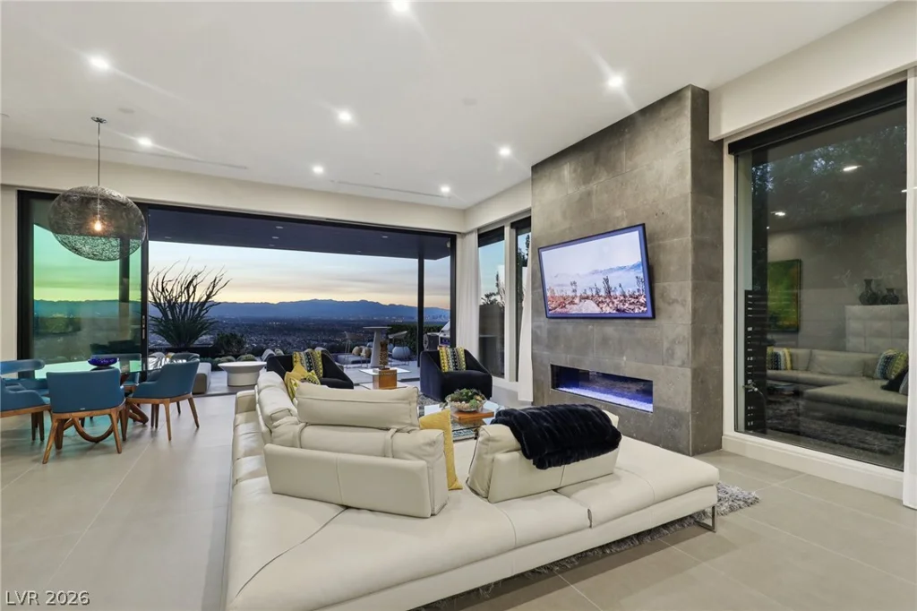 375 Tranquil Peak, Henderson, NV 89012