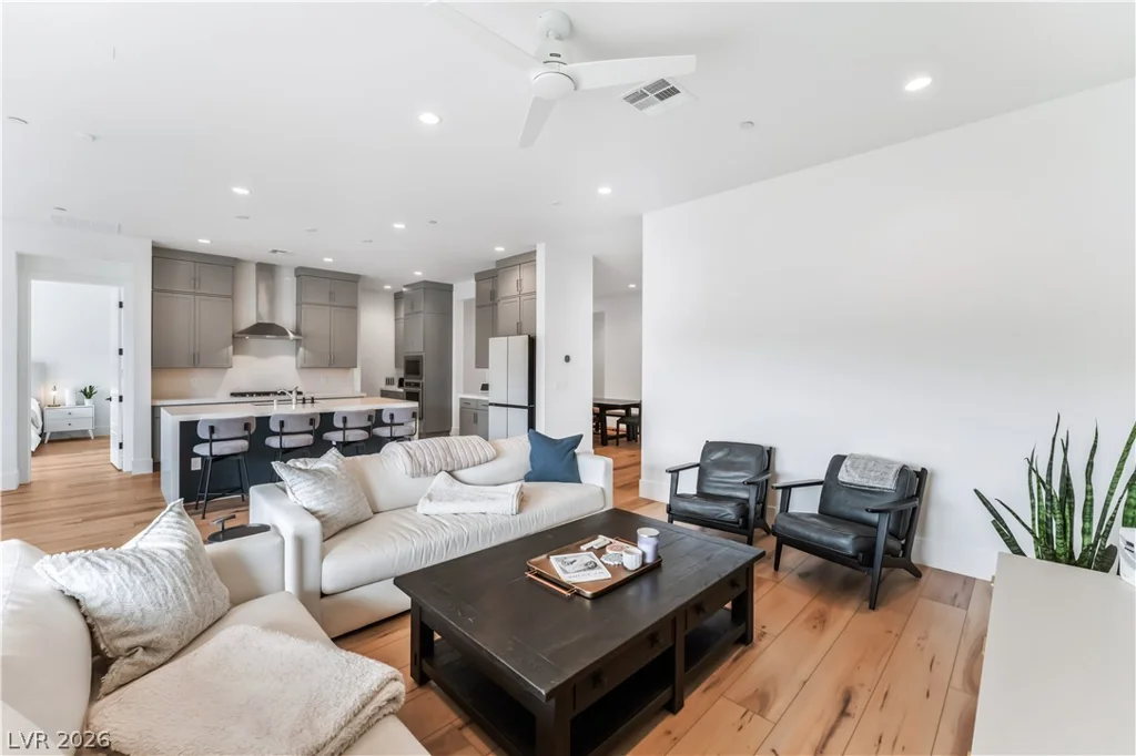 10239 Meandering Dell, Las Vegas, NV 89166