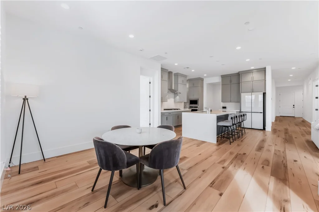 10239 Meandering Dell, Las Vegas, NV 89166