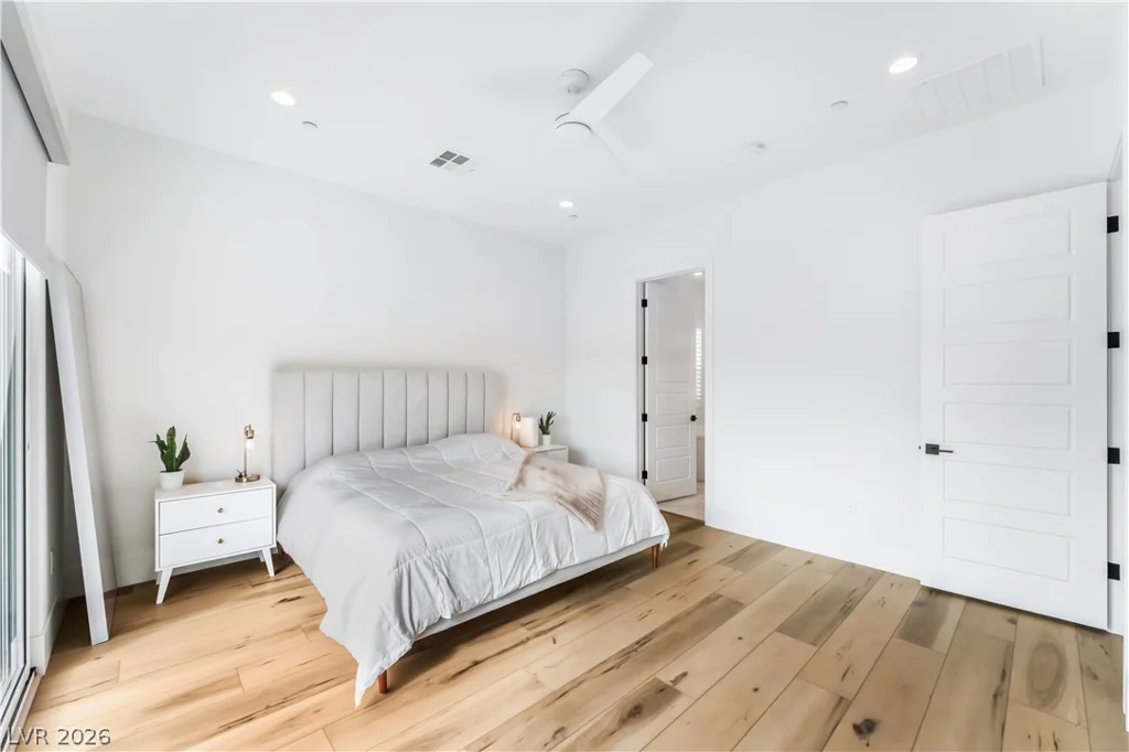 10239 Meandering Dell, Las Vegas, NV 89166