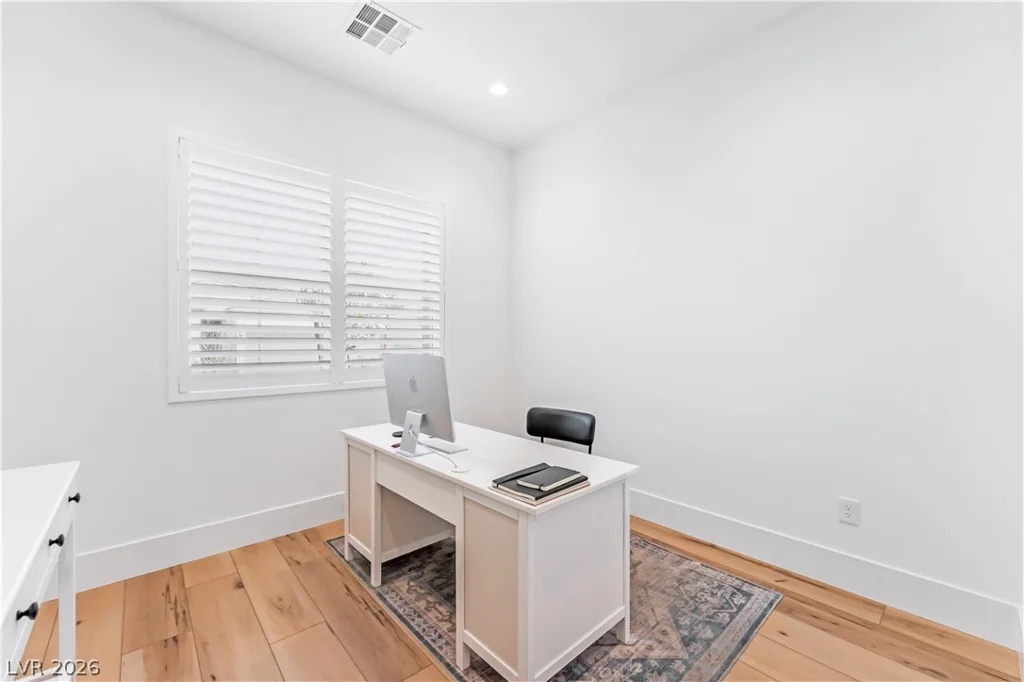 10239 Meandering Dell, Las Vegas, NV 89166