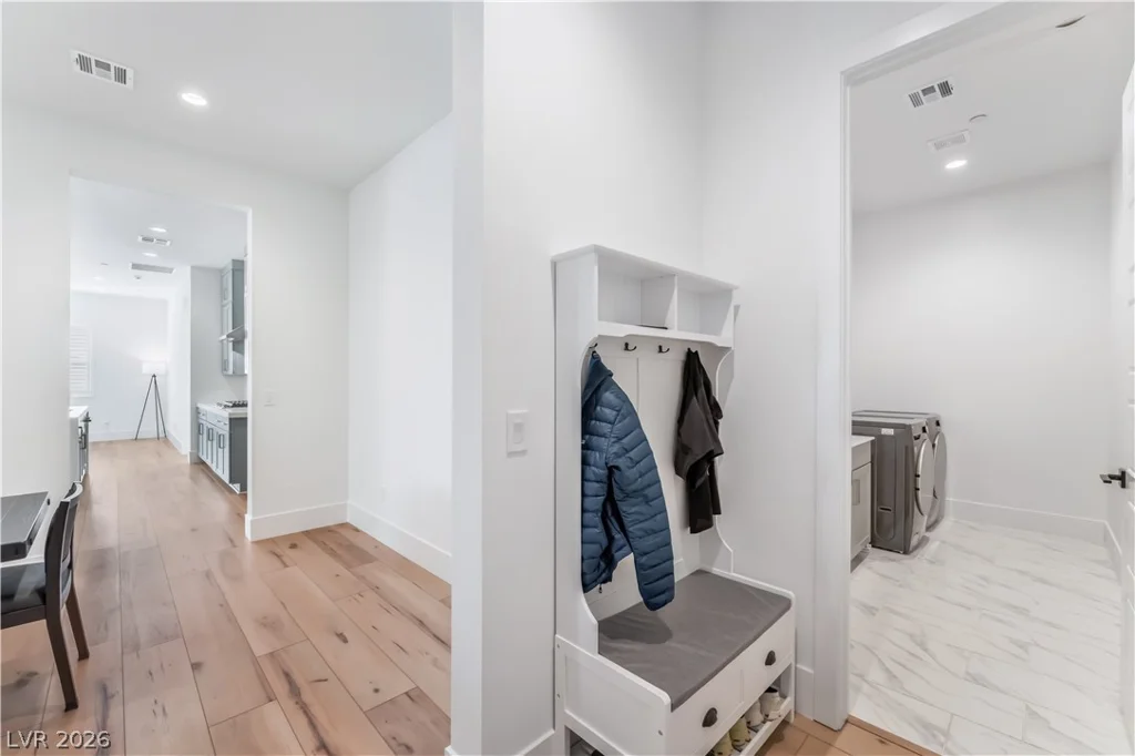10239 Meandering Dell, Las Vegas, NV 89166