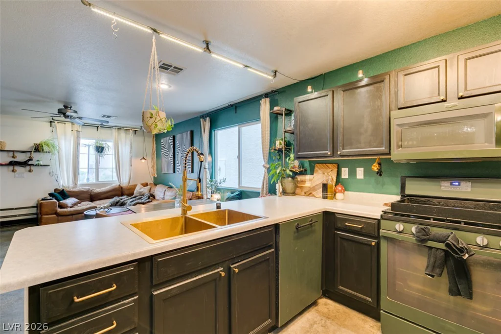 10403 Fancy Fern, Las Vegas, NV 89183