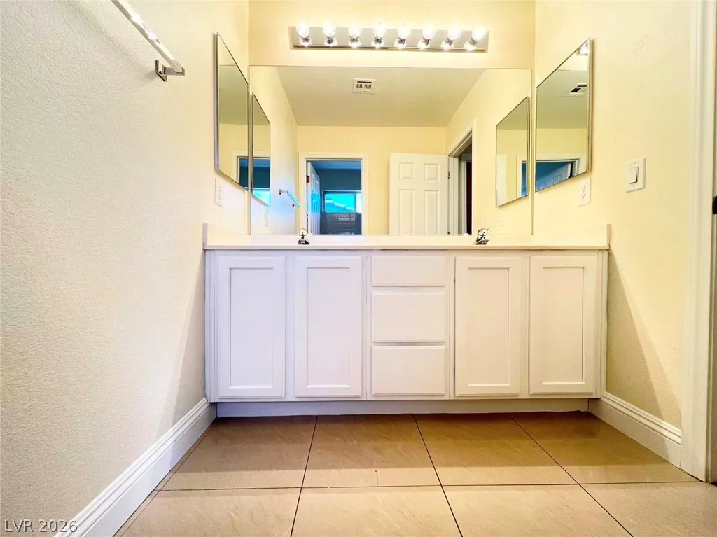 9891 Ridge Hill, Las Vegas, NV 89147