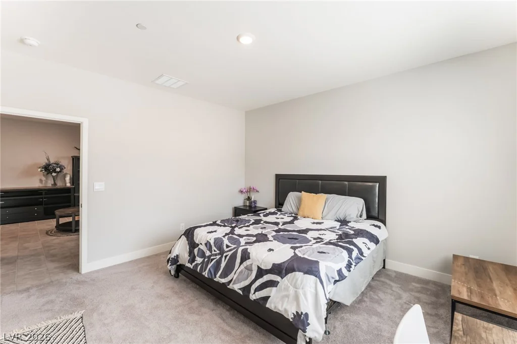 1867 Michael Springs, North Las Vegas, NV 89084