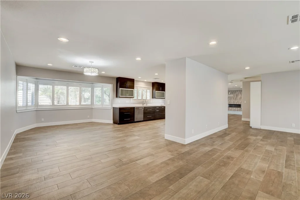 4207 Ridgecrest, Las Vegas, NV 89121