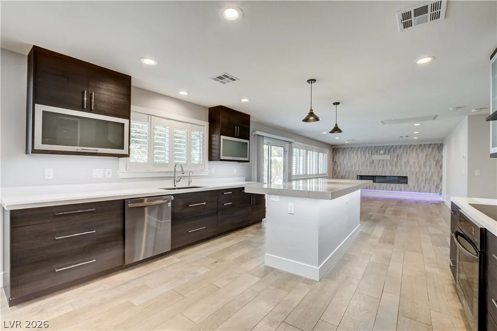 4207 Ridgecrest, Las Vegas, NV 89121