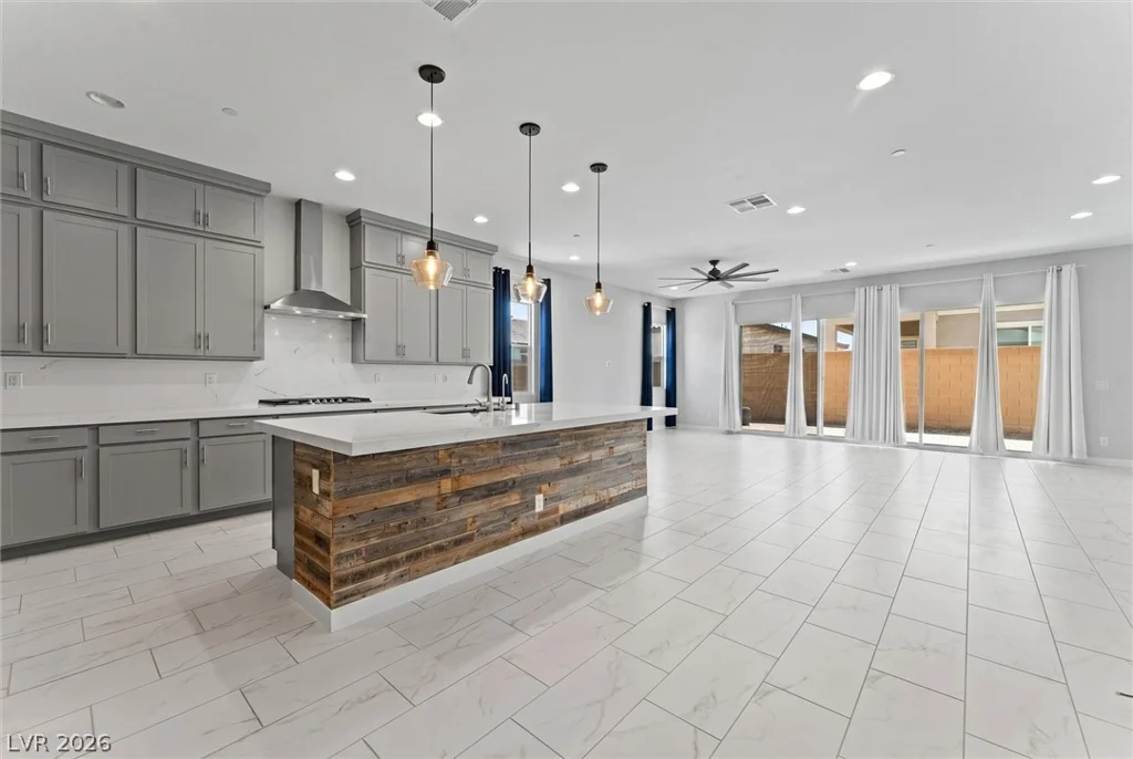 879 Klamath Springs, Henderson, NV 89011