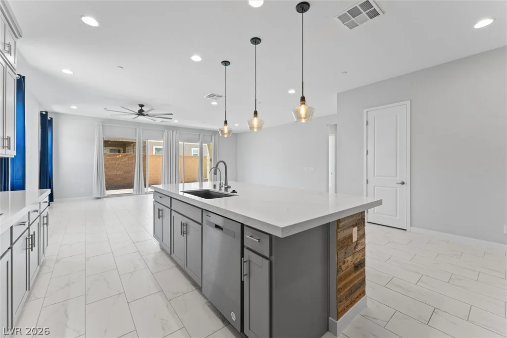 879 Klamath Springs, Henderson, NV 89011