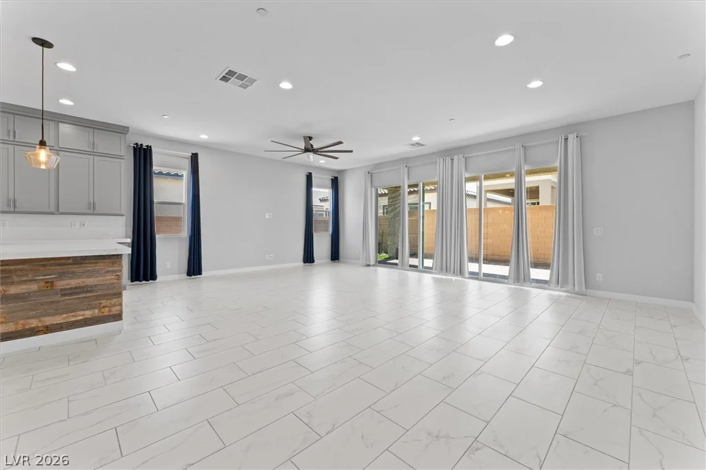 879 Klamath Springs, Henderson, NV 89011