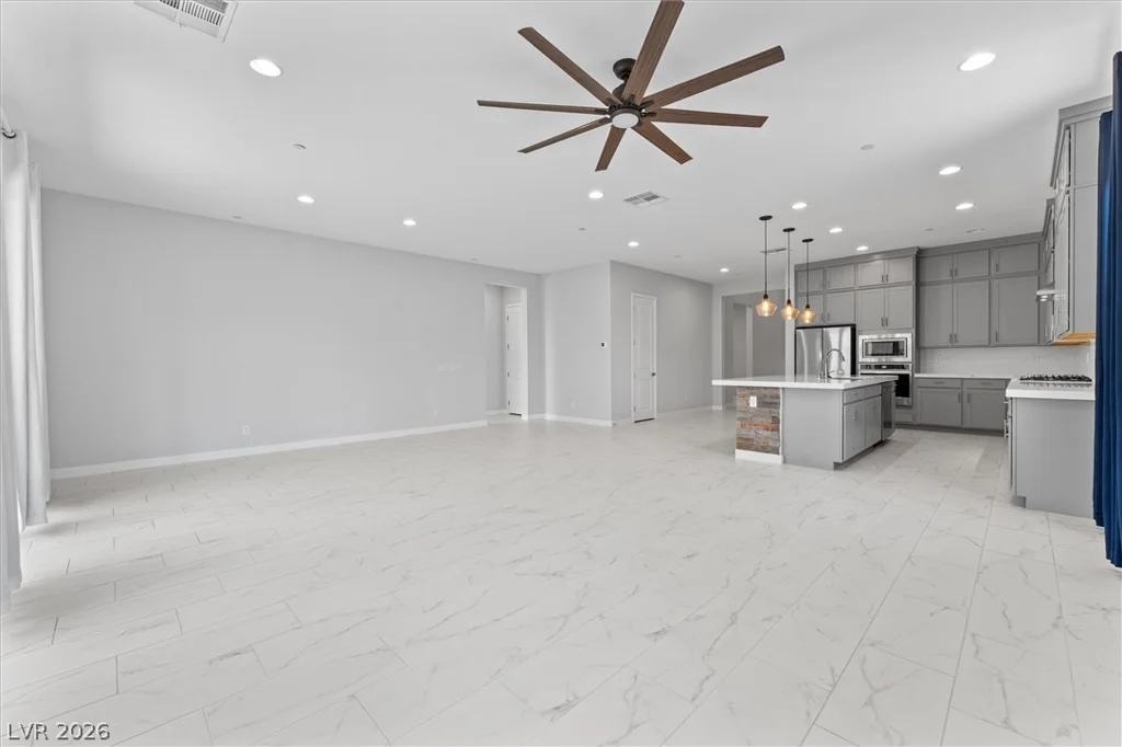 879 Klamath Springs, Henderson, NV 89011