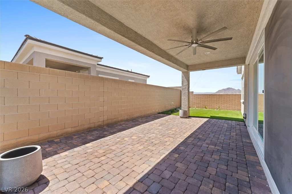 879 Klamath Springs, Henderson, NV 89011