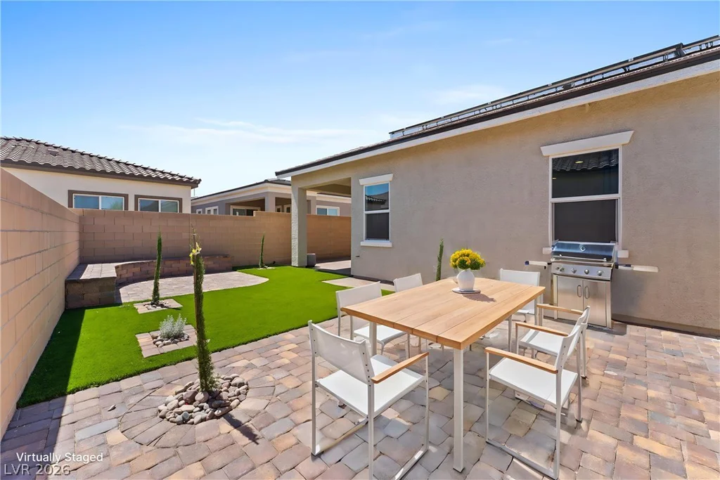 879 Klamath Springs, Henderson, NV 89011