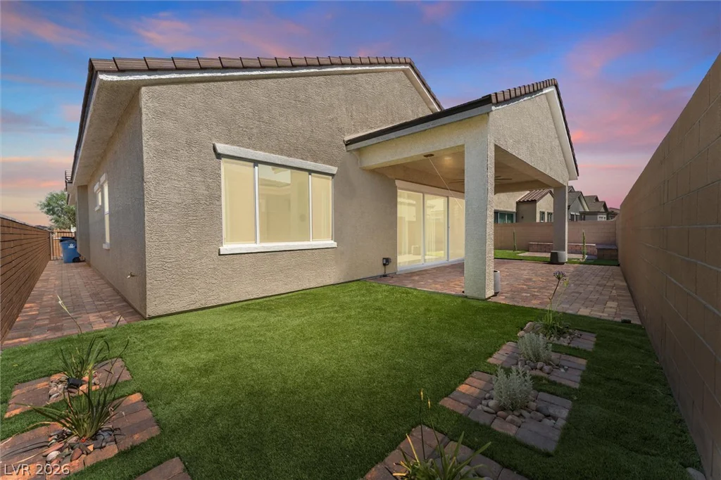 879 Klamath Springs, Henderson, NV 89011