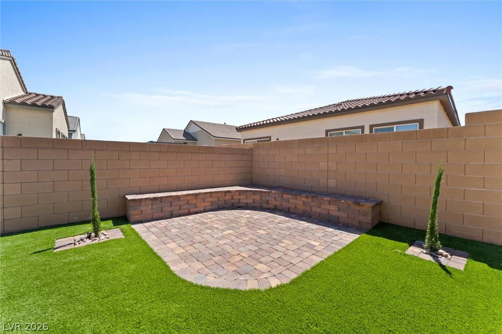 879 Klamath Springs, Henderson, NV 89011