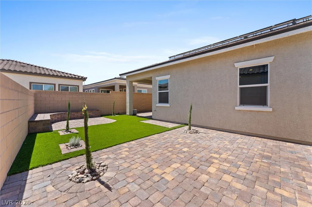879 Klamath Springs, Henderson, NV 89011