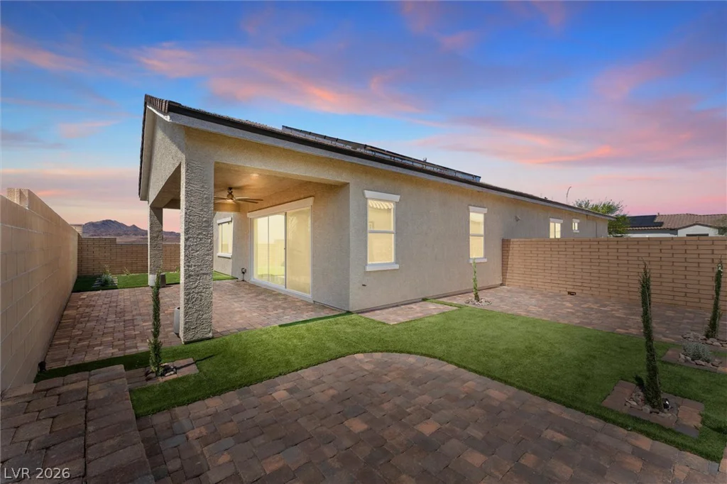 879 Klamath Springs, Henderson, NV 89011