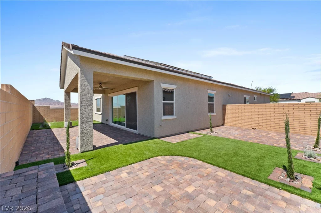 879 Klamath Springs, Henderson, NV 89011