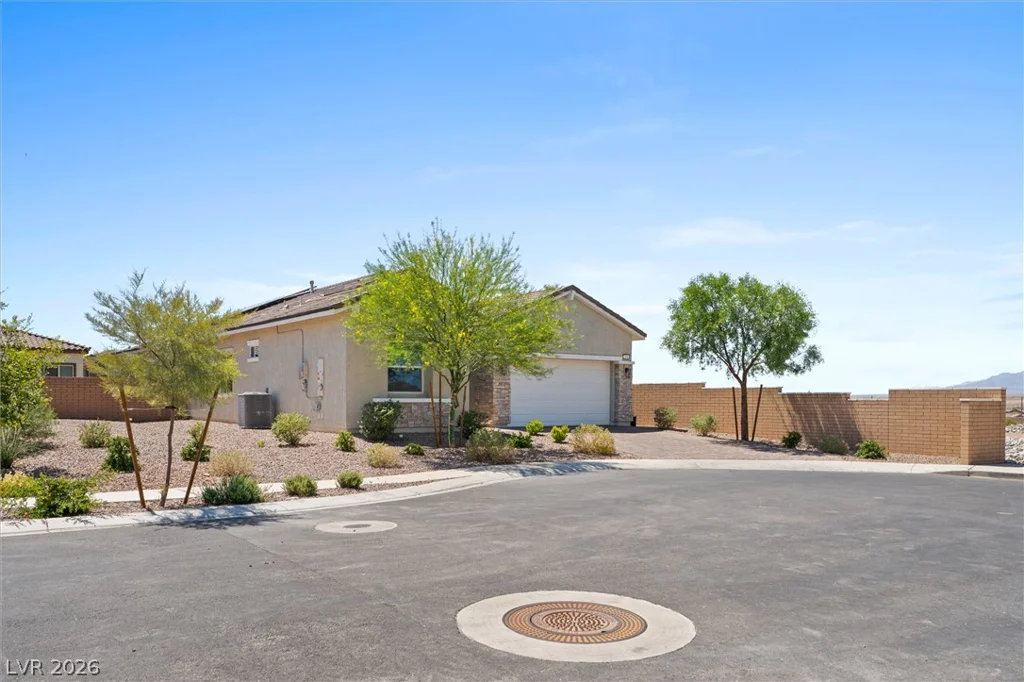 879 Klamath Springs, Henderson, NV 89011